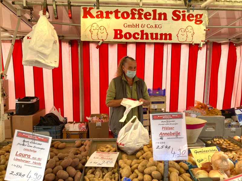 Susanne Krietenbrink | Verkäuferin Marktstand Kartoffel Sieg